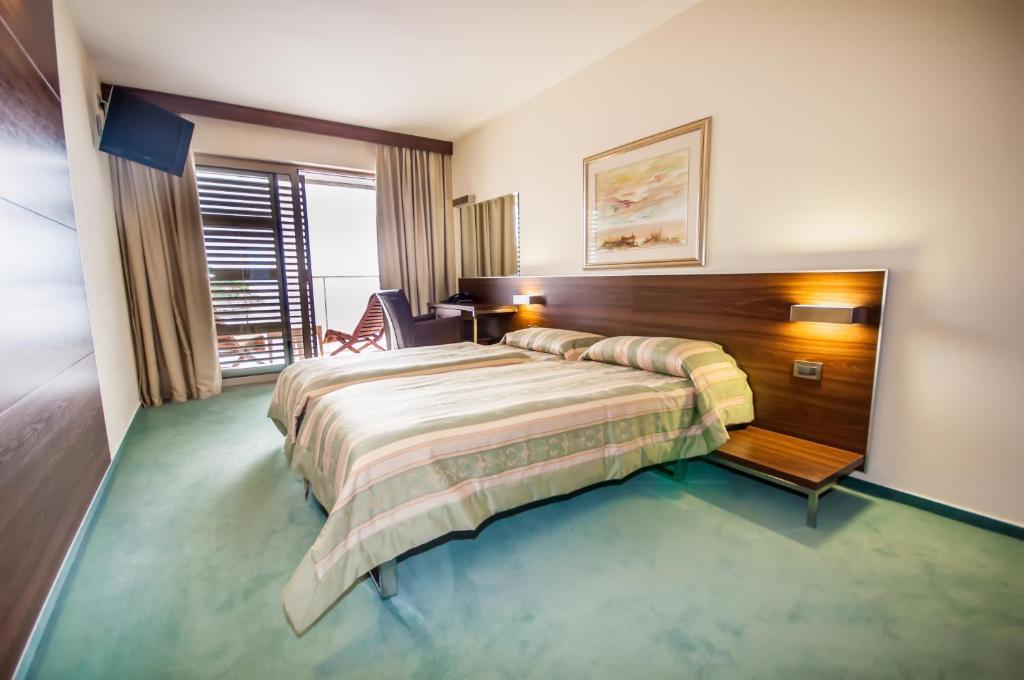 Hotel Maxim โบชาวา ภายนอก รูปภาพ