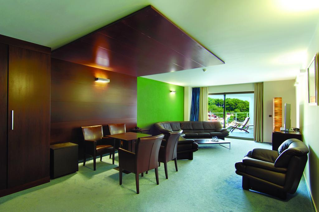 Hotel Maxim โบชาวา ภายนอก รูปภาพ