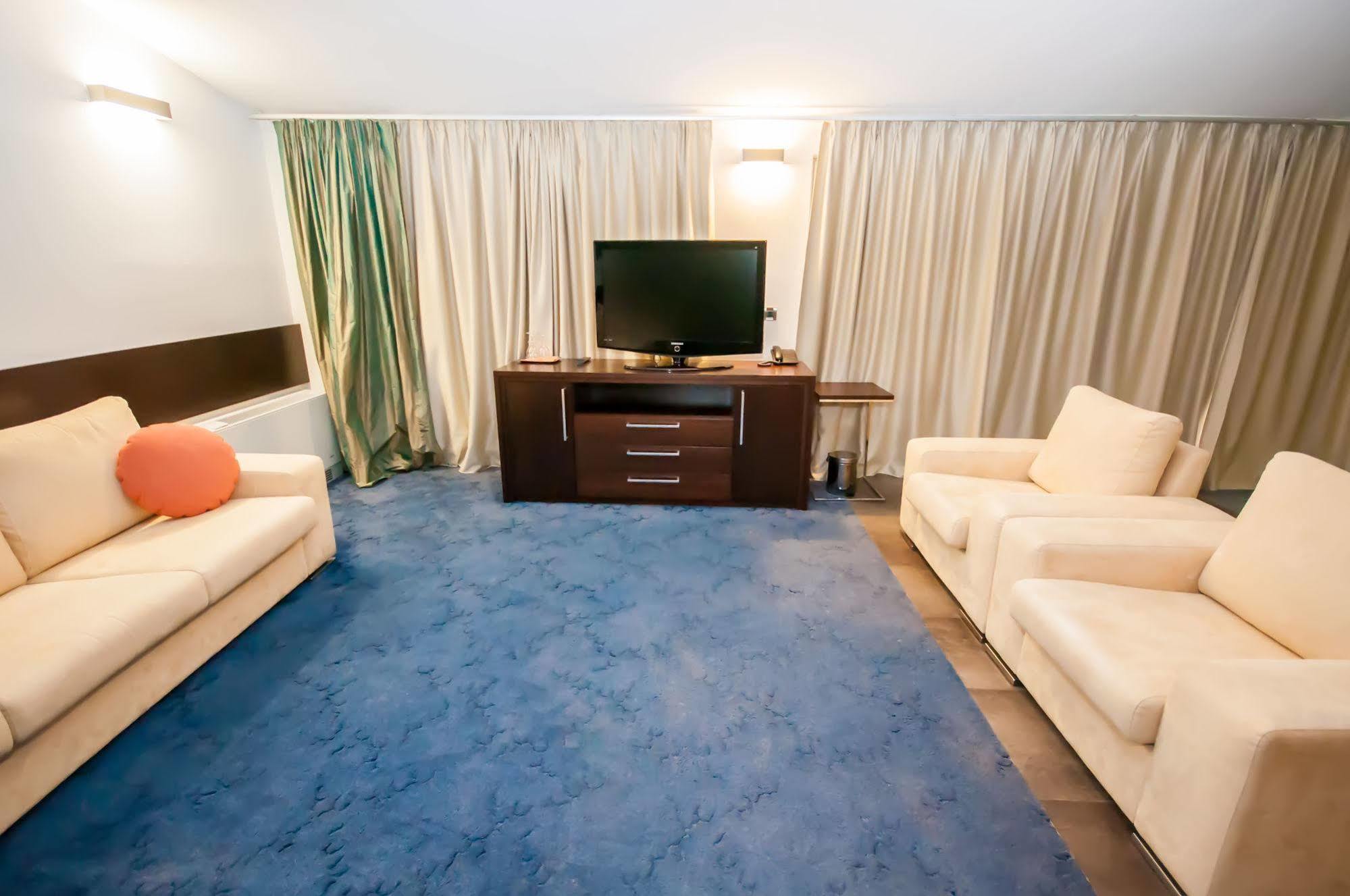 Hotel Maxim โบชาวา ภายนอก รูปภาพ
