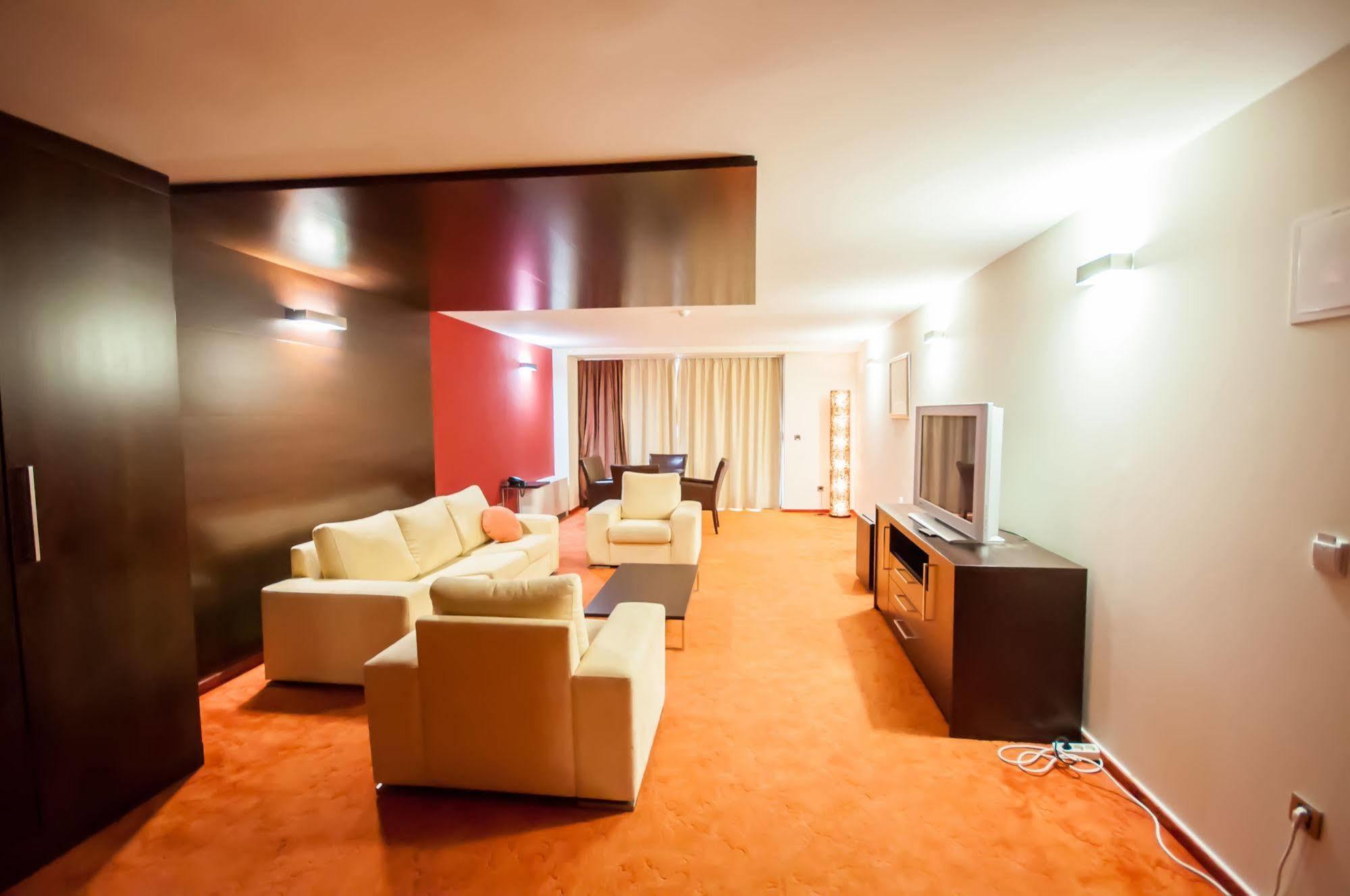 Hotel Maxim โบชาวา ภายนอก รูปภาพ